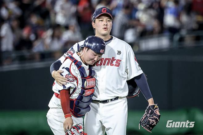 반환점을 돈 KBO리그. 롯데 클로저 김원중은 24일 기준으로 20세이브를 기록하며 이 부문 2위에 올라 있다. 소속 투수가 세이브왕에 오른 앞선 두 시즌, 롯데는 포스트시즌에 올랐다. 사진=롯데 자이언츠&nbsp;&nbsp;