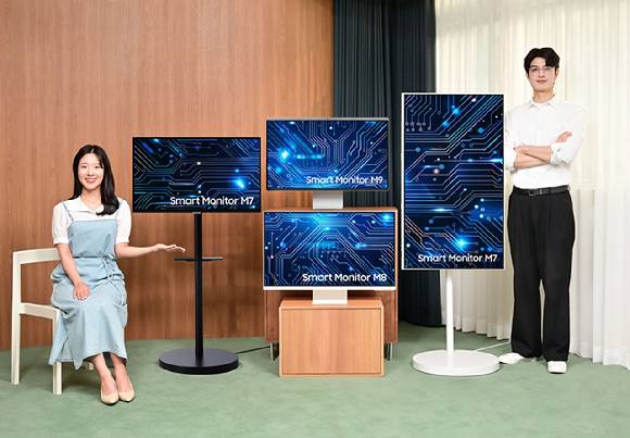 삼성전자가 2025년형 스마트모니터 신제품 3종과 무빙스탠드 신제품을 출시한다고 25일 밝혔다. [사진=삼성전자]