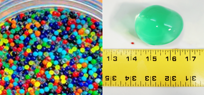 일명 '개구리알'로 불리는 수정토 장난감과 수분을 흡수하고 팽창한 수정토 모습. (한국소비자원·미국 소비자제품안전위원회 제공)