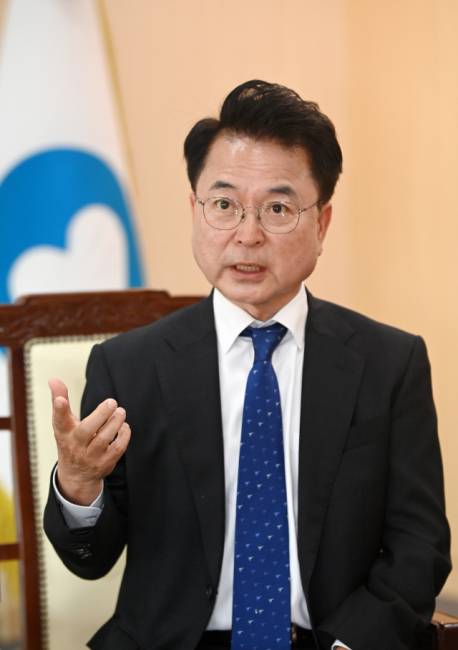 육동한 &nbsp;춘천시장