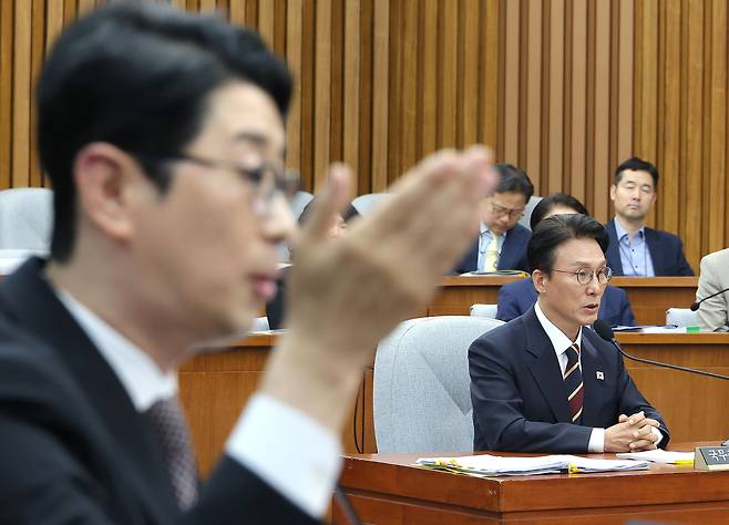 김민석 국무총리 후보자가 25일 국회에서 열린 인사청문회에 출석해 주진우 국민의힘 의원의 질의를 받고 있다. 연합뉴스