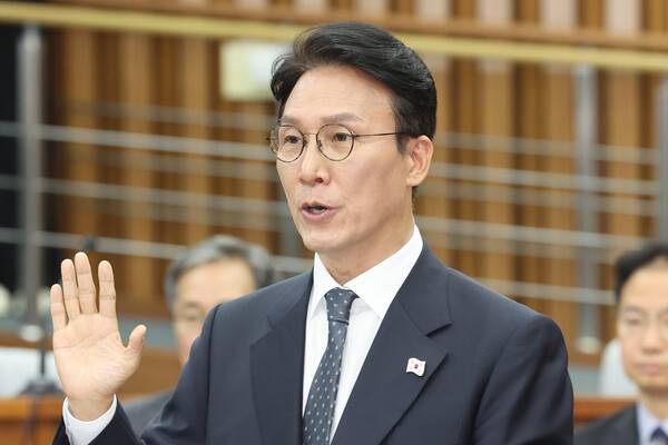 ▲김민석 국무총리 후보자가 24일 서울 여의도 국회에서 열린 인사청문회에서 선서하고 있다.ⓒ연합뉴스