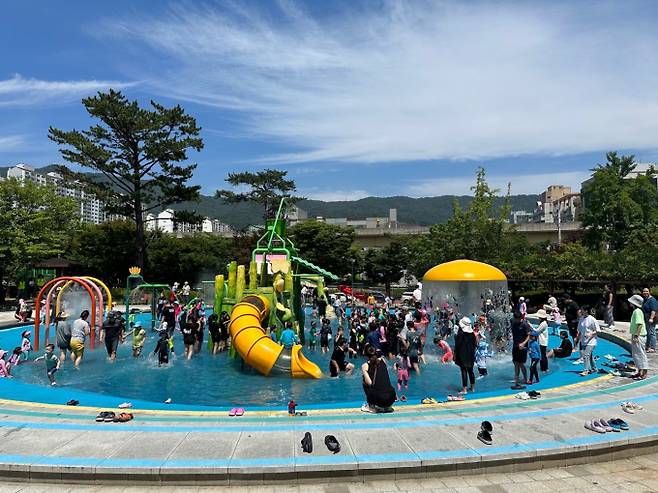 김해 화정공원 내 물놀이장 전경./사진=김해시