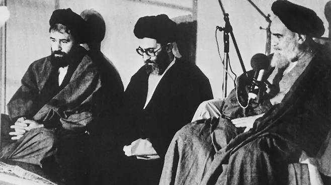 하메네이가 이란 대통령을 역임하던 시절 사진. 하메네이는 1981년부터 1989년까지 이란의 대통령이었다. [게티이미지]