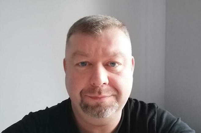 지난 23일(현지시간) 아일랜드 더블린 그랜비 로우에서 발생한 건물 화재에서 시민들을 구한 것으로 알려진 트럭 운전사 토마시 자레바. [더 미러 캡처]