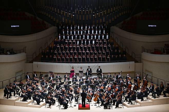 정명훈 클래식부산 예술감독의 주도 하에 모인 아시아필하모닉오케스트라(APO) [클래식부산 제공]