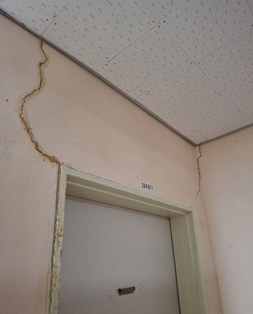 대전가원학교의 벽면에 금이 가 갈라진 모습. 독자 제공