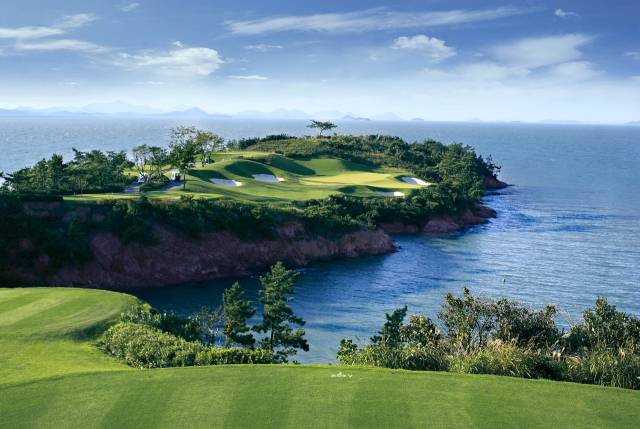 한국에서 가장 아름다운 파3 홀로 꼽히는 비치 코스 6번 홀.