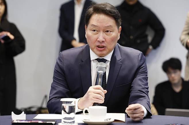 최태원 대한상공회의소 회장이 2월12일 서울 중구 대한상공회의소에서 열린 '경제원로 초청 간담회'에서 발언하고 있다. ⓒ연합뉴스