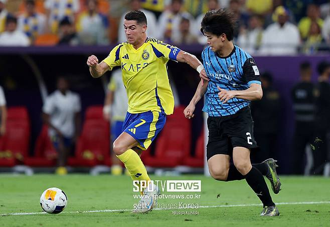 ▲ 192cm에 이르는 큰 키를 활용한 공중볼 경합과 발군의 빌드업 능력, 눈부신 주력을 고루 갖춘 센터백으로 양발 사용에도 능해 전술 유연성 역시 높다. 국제축구연맹(FIFA) 산하 국제스포츠연구소(CIES)가 뽑은 전 세계 21세 이하 센터백 명단에서 5위에 이름을 올릴 만큼 거대한 잠재성을 자랑한다.