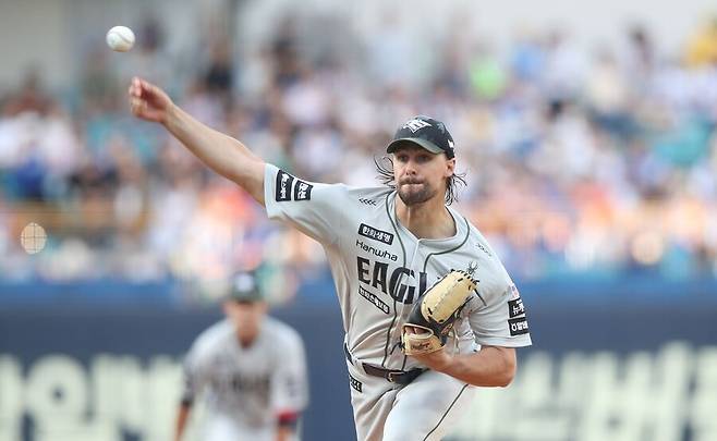 ▲ 와이스는 이날 3이닝 5실점을 기록했지만 자책점은 3점이었다 ⓒ연합뉴스