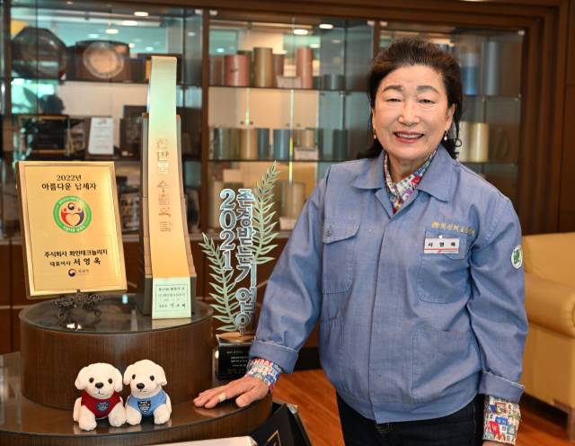 ㈜화인테크놀리지 서영옥 대표가 지난 24일 양산 어곡일반산업단지에 자리한 회사에서 환한 미소를 짓고 있다./전강용 기자/