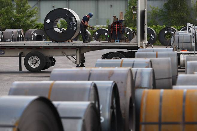 캐나다 해밀턴에 있는 아르셀로미탈 도파스코 제철소. 아르셀로미탈은 최근 독일에 수소환원제철소 설치 및 전기로 확대 등의 프로젝트를 사실상 중단하기로 했다. 탈탄소 정책 지연으로 그린 수소가 안정적인 가격과 양으로 공급될 기반 시설이 미비해 쓸모있는 연료가 되지 못했다는 점을 이유로 꼽았다.(사진=게티이미지)