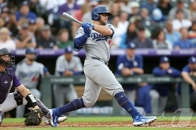 LA 다저스 맥스 먼시는 26일(한국시간) 열린 2025 메이저리그 콜로라도 로키스와 원정 경기에서 그랜드슬램 포함 4타수 2안타(1홈런) 6타점 2득점으로 맹활약했다. ⓒ AFP=뉴스1