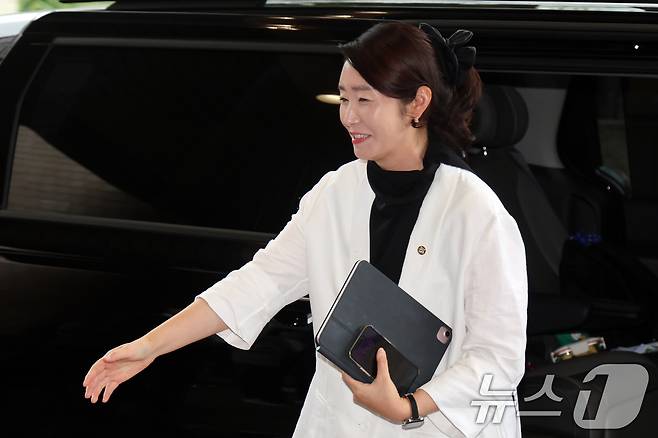 강선우 여성가족부 장관 후보자가 26일 오후 서울 종로구 이마빌딩에 마련된 인사청문회 사무실로 출근하고 있다. 2025.6.26/뉴스1 ⓒ News1 황기선 기자