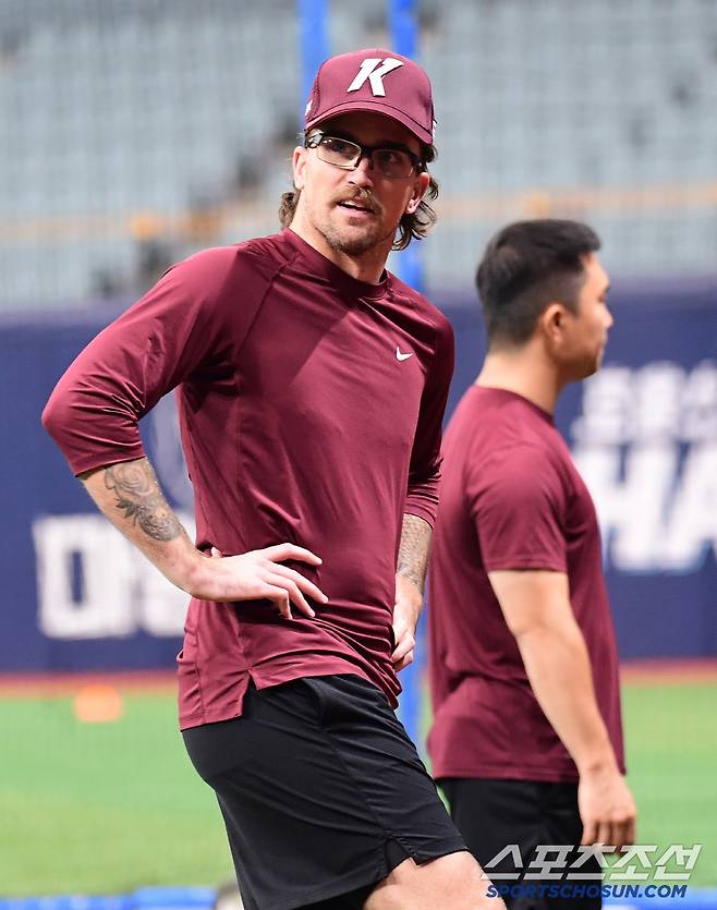 19일 서울 고척돔에서 열리는 키움과 SSG 경기. 동료들과 함께 몸을 풀고 있는 키움 웰스. 고척=송정헌 기자songs@sportschosun.com/2025.06.19/