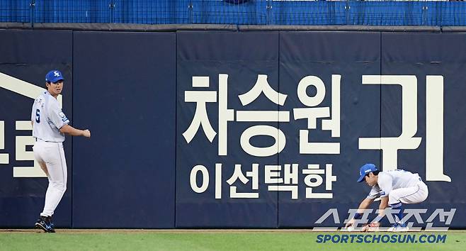 26일 대구 삼성라이온즈파크에서 열린 삼성과 한화의 경기. 6회 역전 허용하는 수비 실책을 저지른 삼성 구자욱. 대구=송정헌 기자songs@sportschosun.com/2025.06.26/