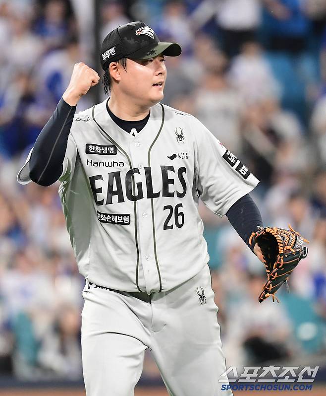 26일 대구 삼성라이온즈파크에서 열린 삼성과 한화의 경기. 7회말 만루 위기 넘기고 주먹을 쥐어보이는 한화 한승혁. 대구=송정헌 기자songs@sportschosun.com/2025.06.26/