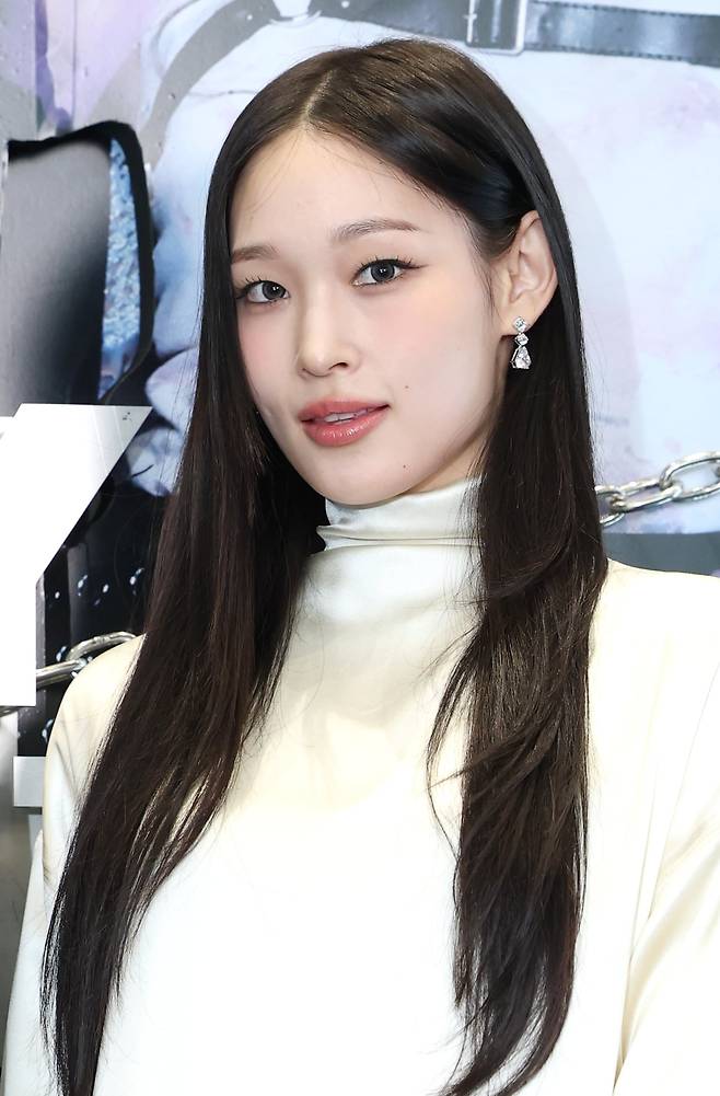 Annie of the five-member co-ed group ALLDAY PROJECT poses for photos at a pop-up store event celebrating the release of their debut single “FAMOUS,” held on Jun. 23 at iloom iloom by U+ in Gangnam District, Seoul. /Courtesy of News1