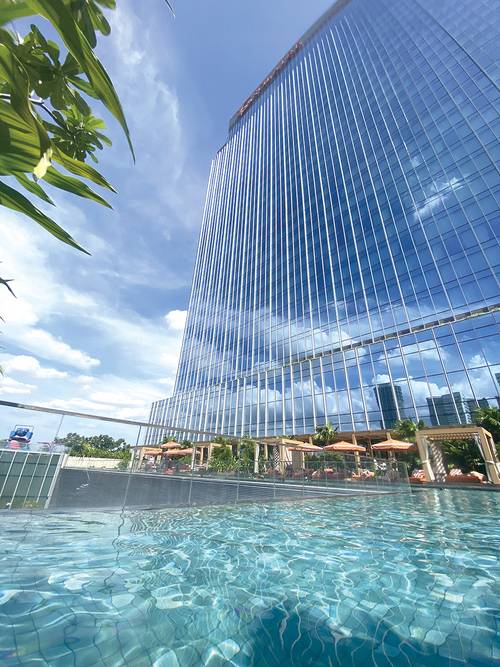 야외 수영장에서 바라본 솔레아 리조트 노스의 외관(사진 이승연 기자)