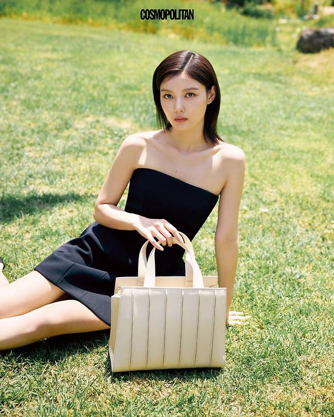 비스코스 드레스 가격미정, 휘트니 레더 토트백 미디엄 사이즈 4백40만원대 모두 Max Mara.