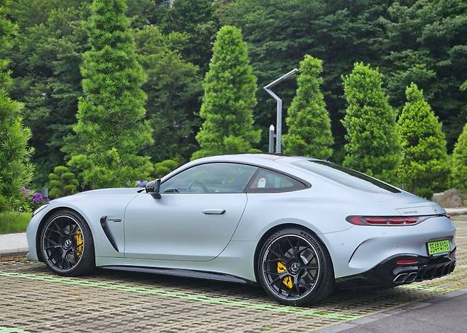 메르세데스-AMG GT 55 4MATIC+ 측면. ⓒ데일리안 정진주 기자