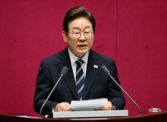 이재명 대통령이 26일 국회 본회의장에서 2025년도 제2회 추가경정예산안 시정연설을 하고 있다. ⓒ국회사진기자단