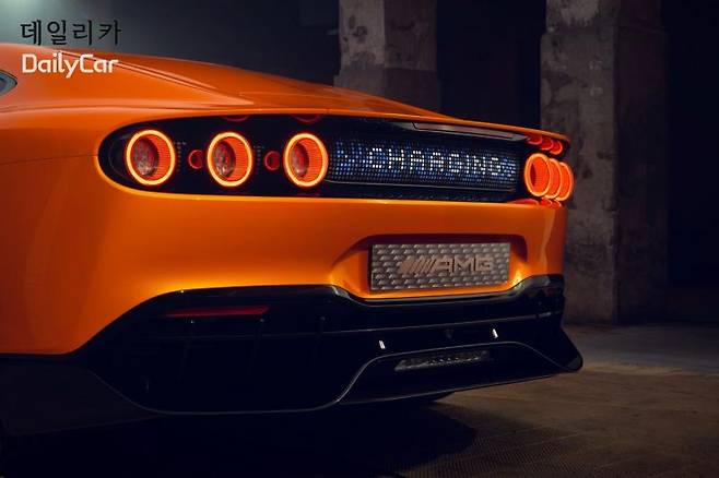 메르세데스-AMG, 콘셉트 AMG GT XX (MBUX 플루이드 라이트 패널)