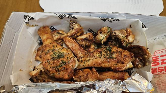 20250625_183131.jpg 저녁 숯불바베큐 치킨에 한잔