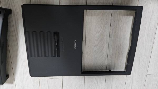 앞면 케이스도 분리했다