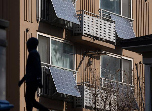 태양광 설비를 설치한 서울의 한 아파트. 연합뉴스