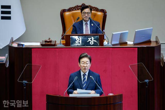 이재명 대통령이 26일 국회에서 열린 제426회 국회(임시회) 제2차 본회의에서 2025년도 제2회 추가경정예산안에 대한 정부의 시정연설을 하고 있다. 고영권 기자