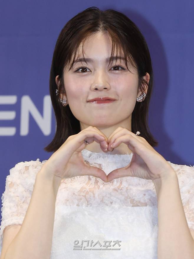 일본배우 코시바 후우카가 26일 오후 서울 구로구 라마다호텔에서 열린 CJ ENM X 프라임 비디오 '내 남편과 결혼해줘' 일본판 제작발표회에 참석해 포즈를 취하고 있다. 일본판 '내 남편과 결혼해줘'는 한국 제작사 스튜디오드래곤이 기획을 맡고, 자유로픽쳐스와 일본 대형 제작사 쇼치쿠가 공동 제작에 참여했다. 서병수 기자 qudtn@edaily.co.kr /2025.06.26/