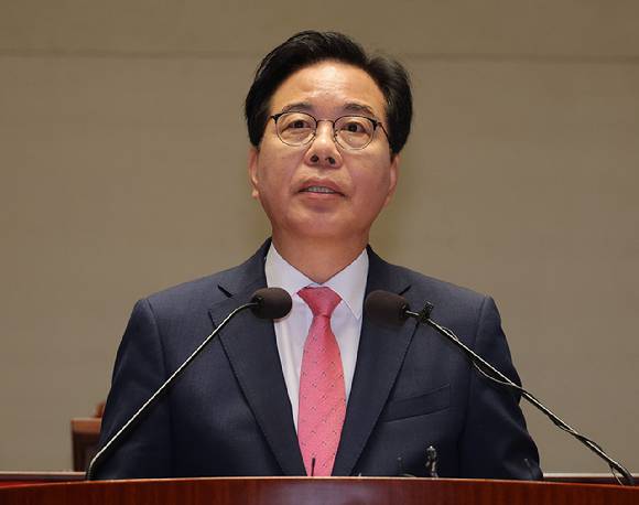 국민의힘 송언석 원내대표가 26일 국회에서 열린 의원총회에서 발언하고 있다.  [사진=연합뉴스]