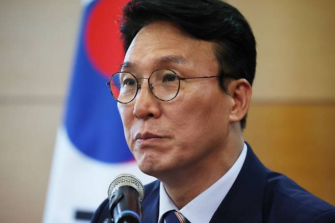 김민석 국무총리 후보자가 16일 서울 종로구 통의동 금융감독연수원 청문회 준비단 사무실에서 열린 경제·민생분야 부처 업무보고에서 모두 발언을 하고  있다. 2025.6.16 최혁 기자