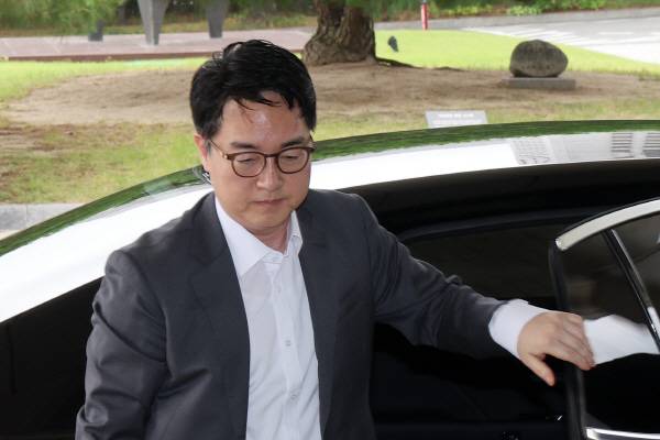 심우정 검찰총장이 지난 17일 대검찰청으로 출근하고 있다. 연합뉴스