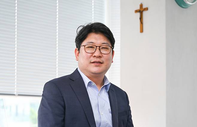 장준식 미국 세화교회 목사는 최근 서울 종로구의 바람이불어오는곳 사무실서 가진 국민일보와의 인터뷰에서 “하나님과 깊은 교제를 위해 기도의 언어를 다시 익힐 것”을 강조했다. 신석현 포토그래퍼