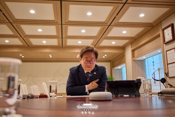 ▲24일 이재명 대통령이 서울 용산 대통령실 집무실에 있는 모습. ⓒ대통령실