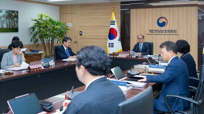 고학수 개인정보보호위원장이 지난 25일 서울 종로구 정부서울청사에서 열린 2025년 제14회 개인정보보호위원회 전체회의에서 발언하고 있다./사진제공=개인정보보호위원회