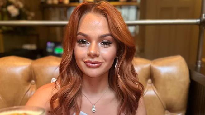 영국에서 9번이나 위산 역류 관련 처방만 받았다가 위암 말기로 판정돼 시한부 선고를 받은 조지아 가드너. [고펀드미 홈페이지 캡처]