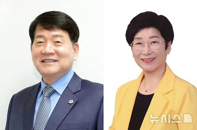 [전주=뉴시스] 왼쪽부터 전북특별자치도의회 제12대 제4기 윤리특별위원회 강동화 위원장, 오현숙 부위원장. *재판매 및 DB 금지