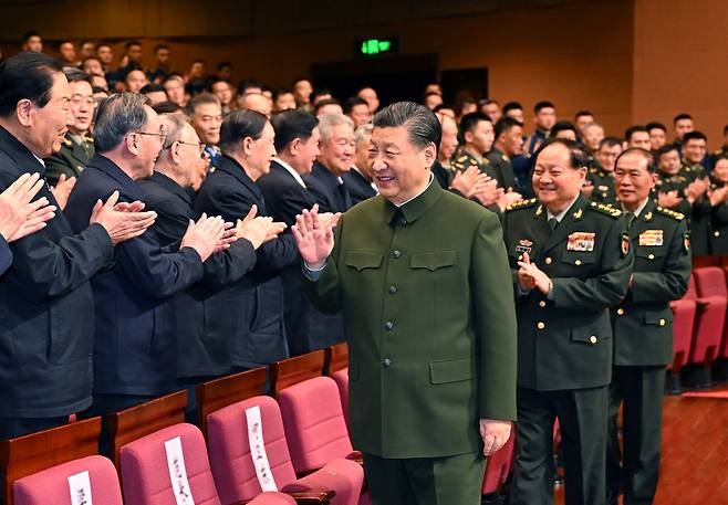 지난해 1월29일 시진핑 중국 국가주석이 퇴역 장교들을 위한 만찬에서 춘절 인사를 하고 있다.ⓒXinhua