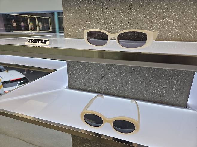 블루엘리펀트 명동 플래그십 스토어에 전시된 블루엘리펀트 선글라스 제품 ⓒ시사저널 오유진