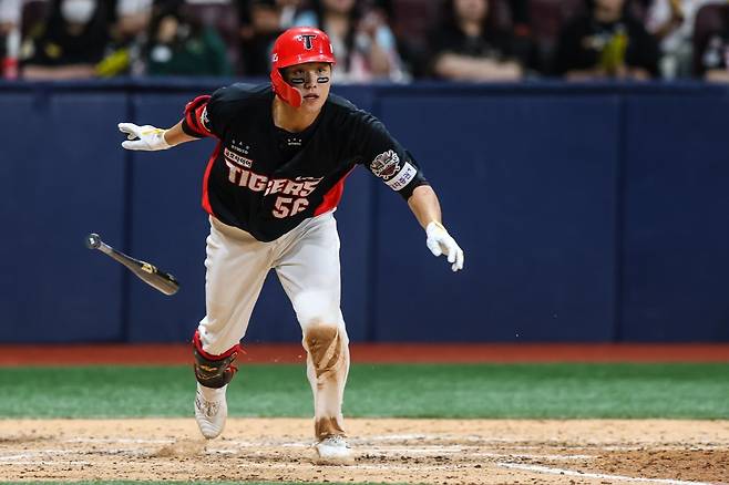 KIA 오선우는 부상자가 많은 타선의 중심을 잡아주며 6월 승률 1위인 팀 상승세에 보탬이 되고 있다. 사진제공｜KIA 타이거즈&nbsp;