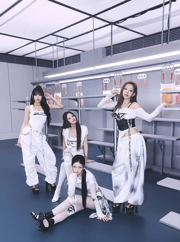 ▲ 26일 방송되는 '엠카운트다운'에서 '케이 바이' 무대를 최초 공개하는 키스오브라이프. 제공|S2엔터테인먼트