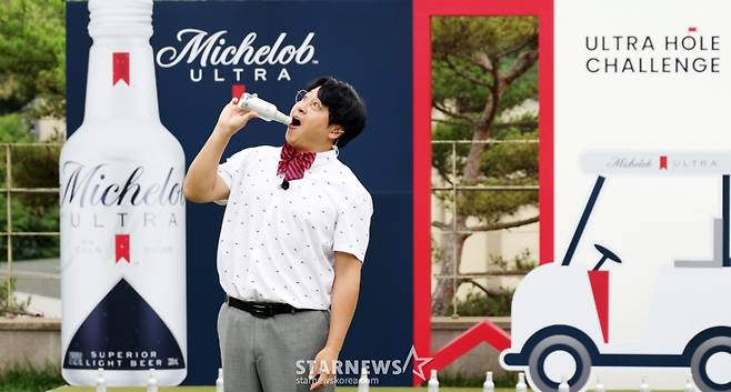 [★화보]골프틑 퍼팅이지!  '울트라 홀 챌린지' 참가한 방송인 허준