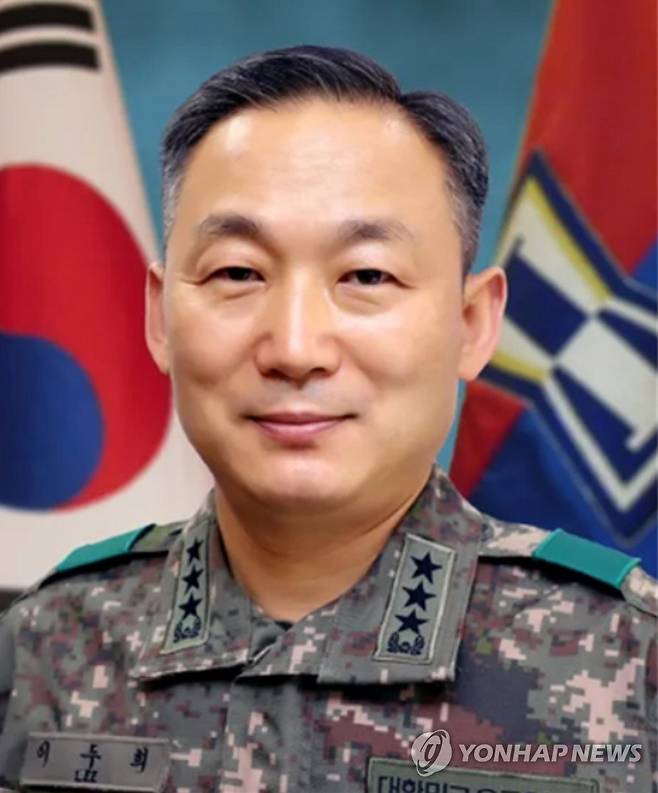 이재명 대통령, 이두희 국방차관 임명 (서울=연합뉴스) 대통령실은 이재명 대통령이 26일 신임 국방부 차관으로 이두희 육군 미사일전략사령관을 임명했다고 강유정 대통령실 대변인의 브리핑을 통해 밝혔다. 2025.6.26 [대통령실 제공. 재판매 및 DB 금지] photo@yna.co.kr