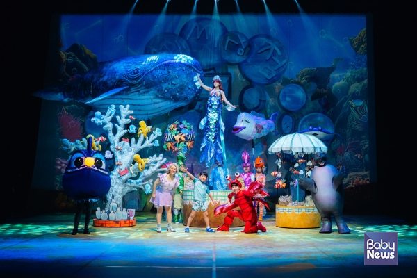 압도적인 6M대형고래와 아름다운 인어의 플라잉. ⓒ㈜에이엠컬처