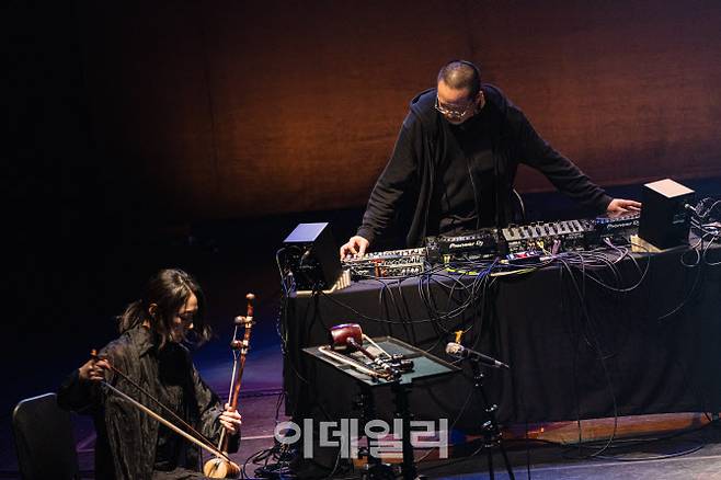 ‘벌트’ 유준 디렉터. 사진 오른쪽. (사진=세종문화회관)