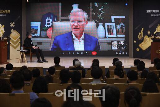 마이크 벨시 비트고 창립자가 11일 서울 중구 순화동 KG타워에서 열린 ‘제1회 이데일리 가상자산포럼’에서 ‘한국 가상자산 시장의 성장과 안정성을 위한 기관 투자자들의 역할’ 주제로 발표를 하고 있다.(사진=이영훈 기자)
